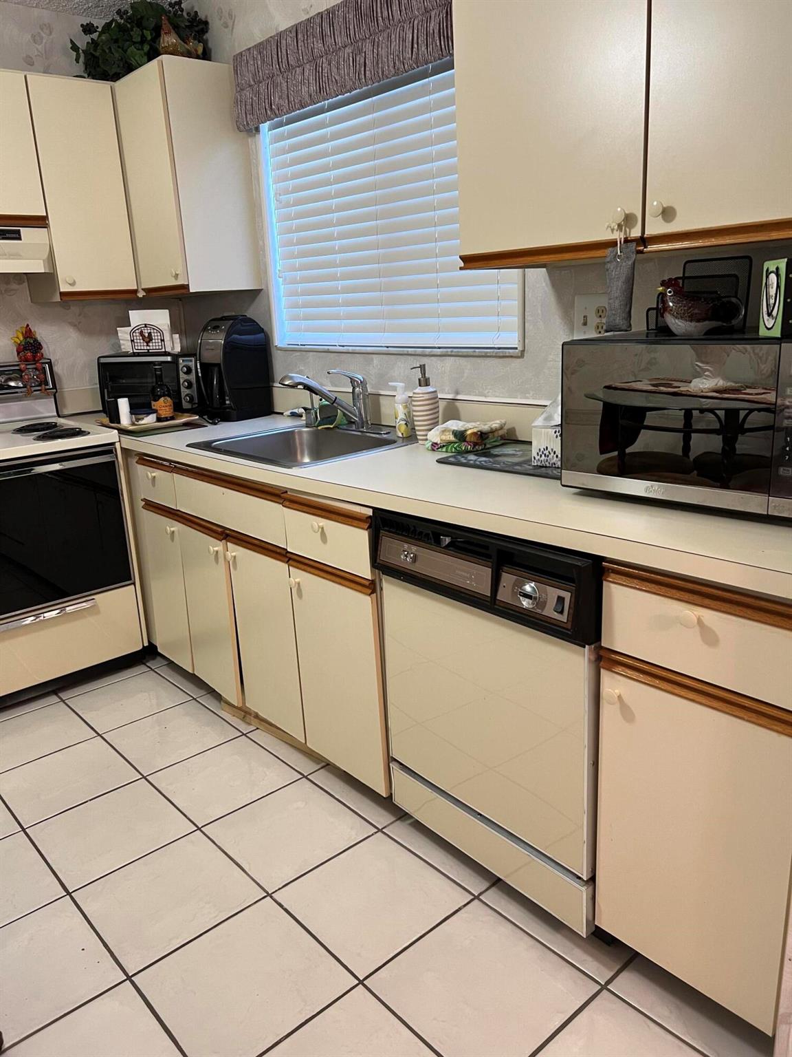 LAKES OF DELRAY - Residential