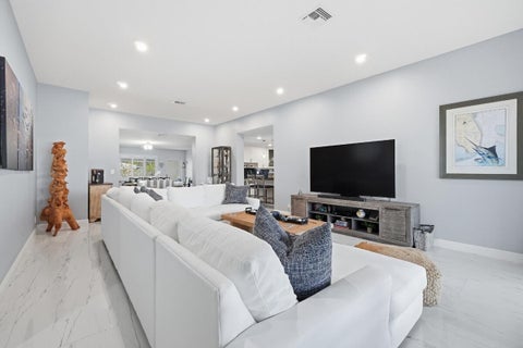 Tiny photo for 380 SE 5th Avenue, Pompano Beach, FL 33060 (MLS # B26018916)