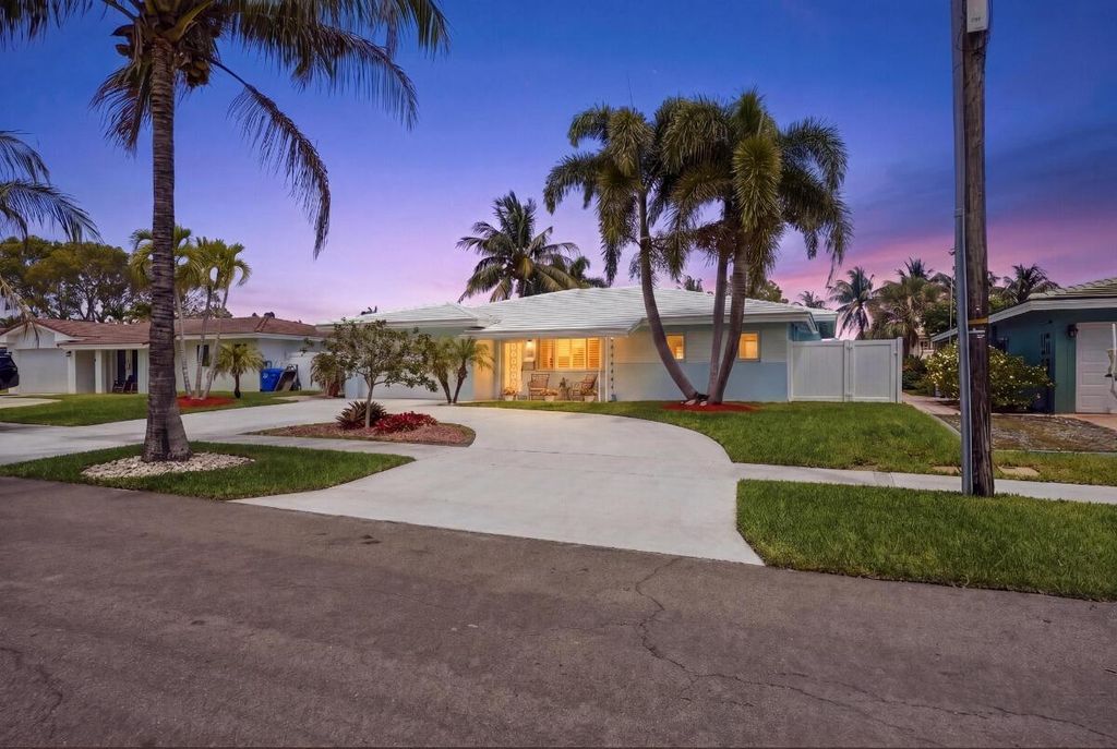 Photo of 380 SE 5th Avenue, Pompano Beach, FL 33060 (MLS # B26018916)