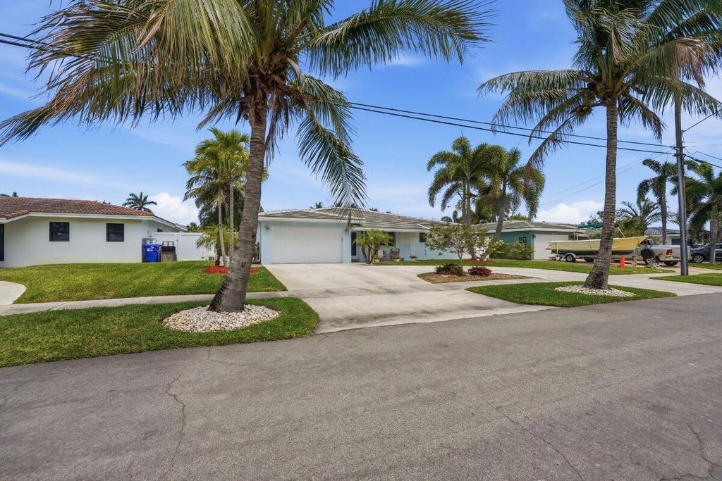 Photo of 380 SE 5th Avenue, Pompano Beach, FL 33060 (MLS # B26018916)