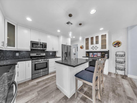 Tiny photo for 380 SE 5th Avenue, Pompano Beach, FL 33060 (MLS # B26018916)