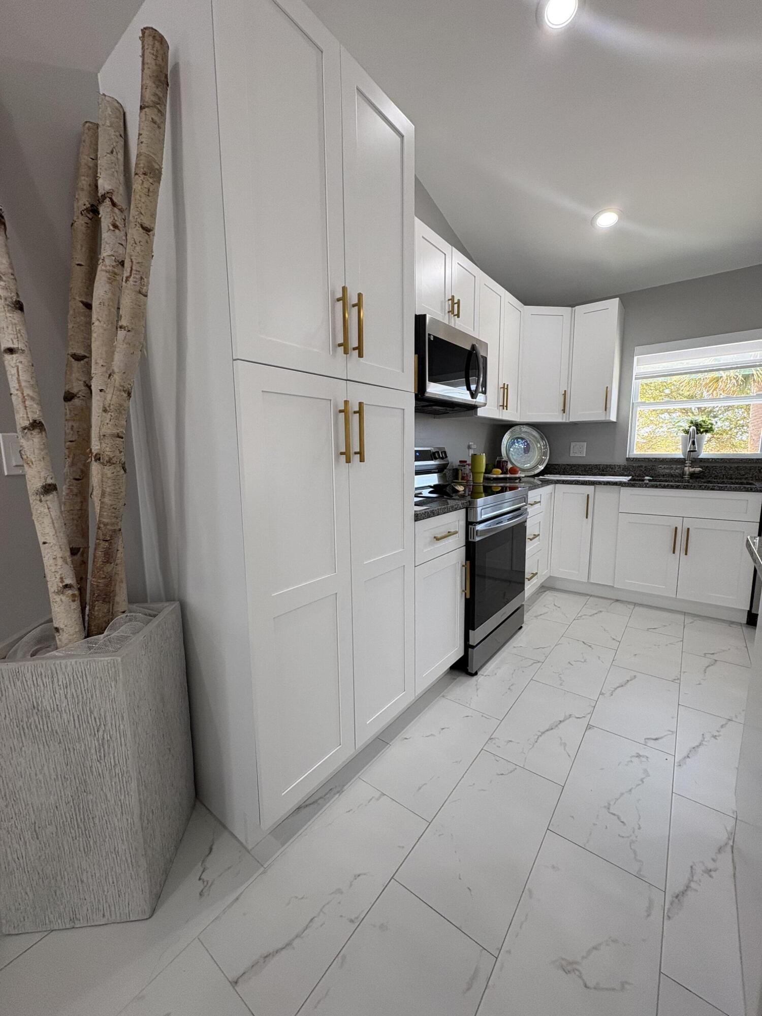 PORT LABELLE UNIT 8 - Residential