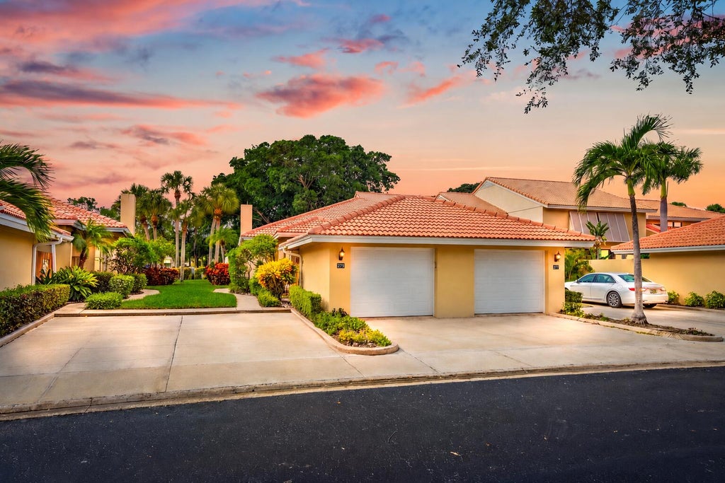 Photo of 275 OLD MEADOW Way, Palm Beach Gardens, FL 33418 (MLS # B26090704)