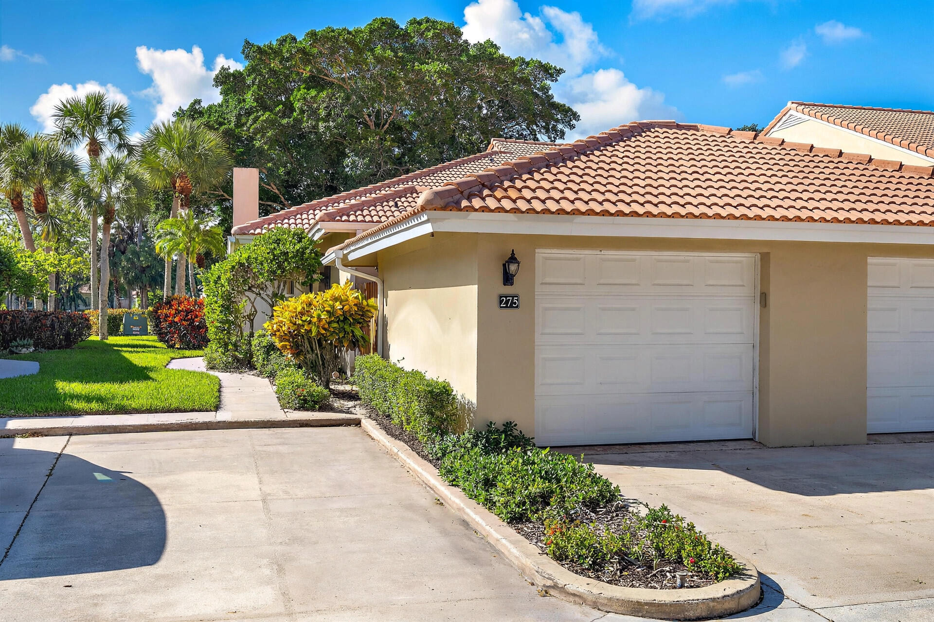 275 OLD MEADOW Way
