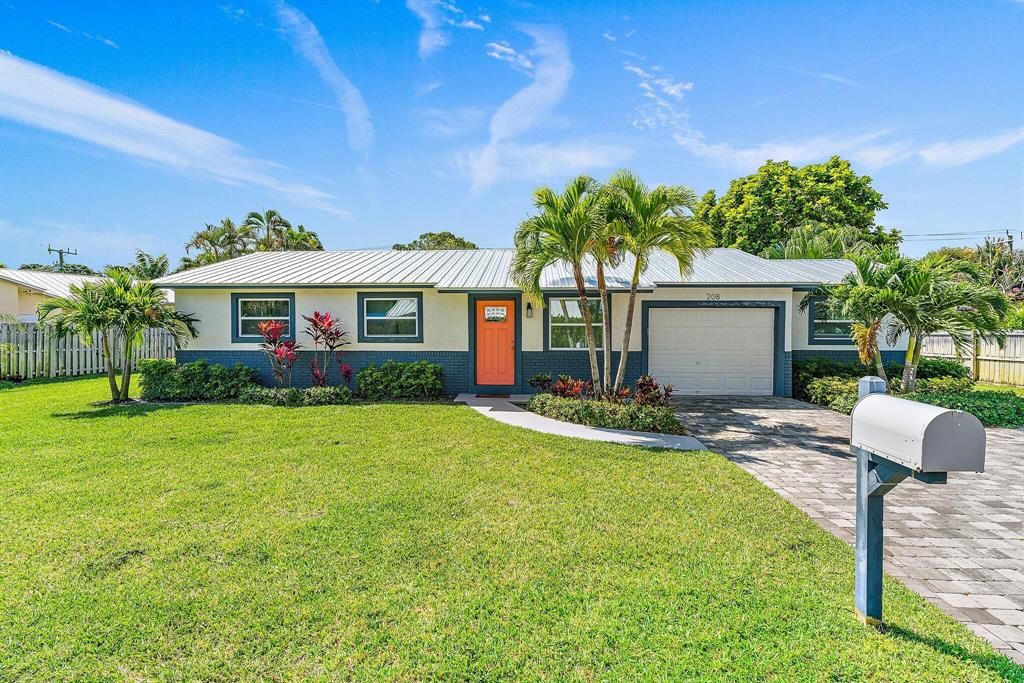 Photo of 208 River Terrace Drive, Jupiter, FL 33469 (MLS # R10880838)