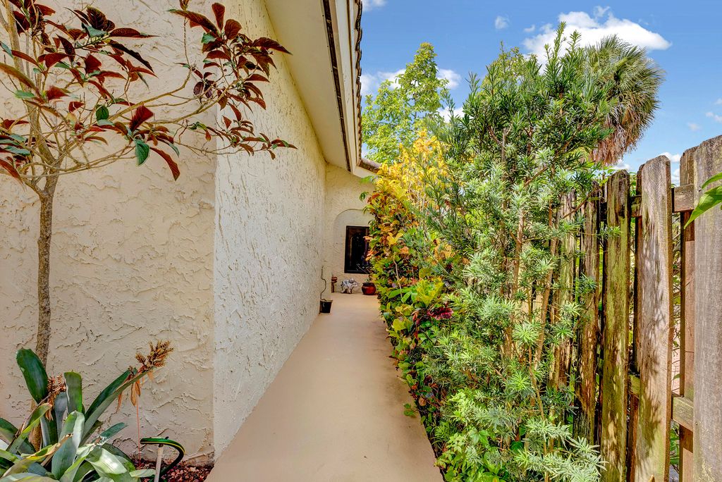 Photo of 6366 Pond Apple Road, Boca Raton, FL 33433 (MLS # R10997849)