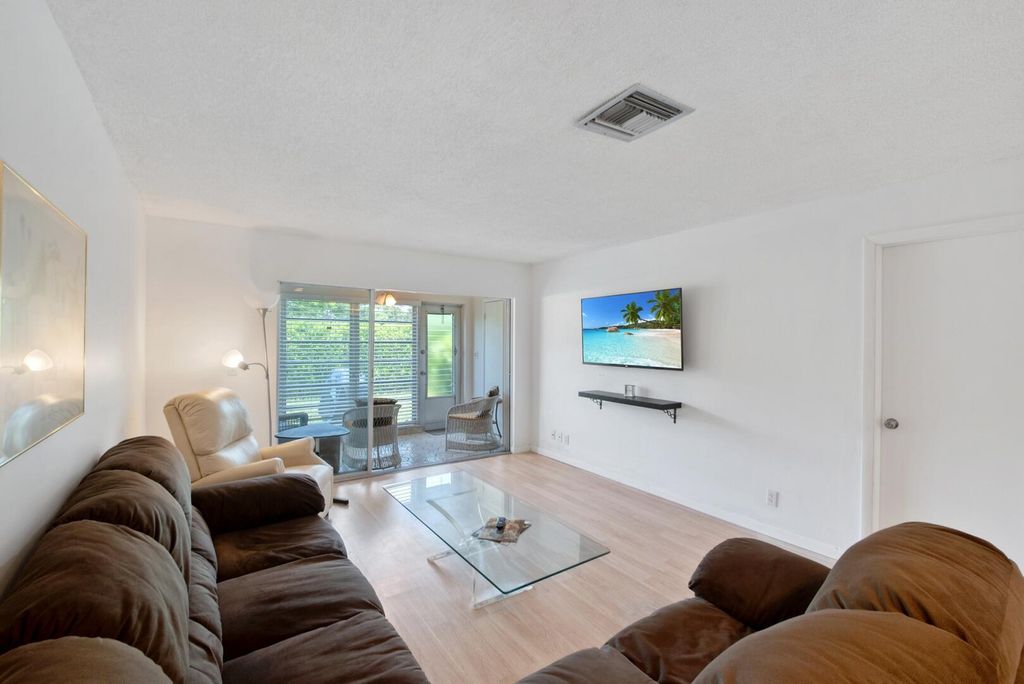 Photo of 13670 Via Flora #B, Delray Beach, FL 33484 (MLS # R11112483)