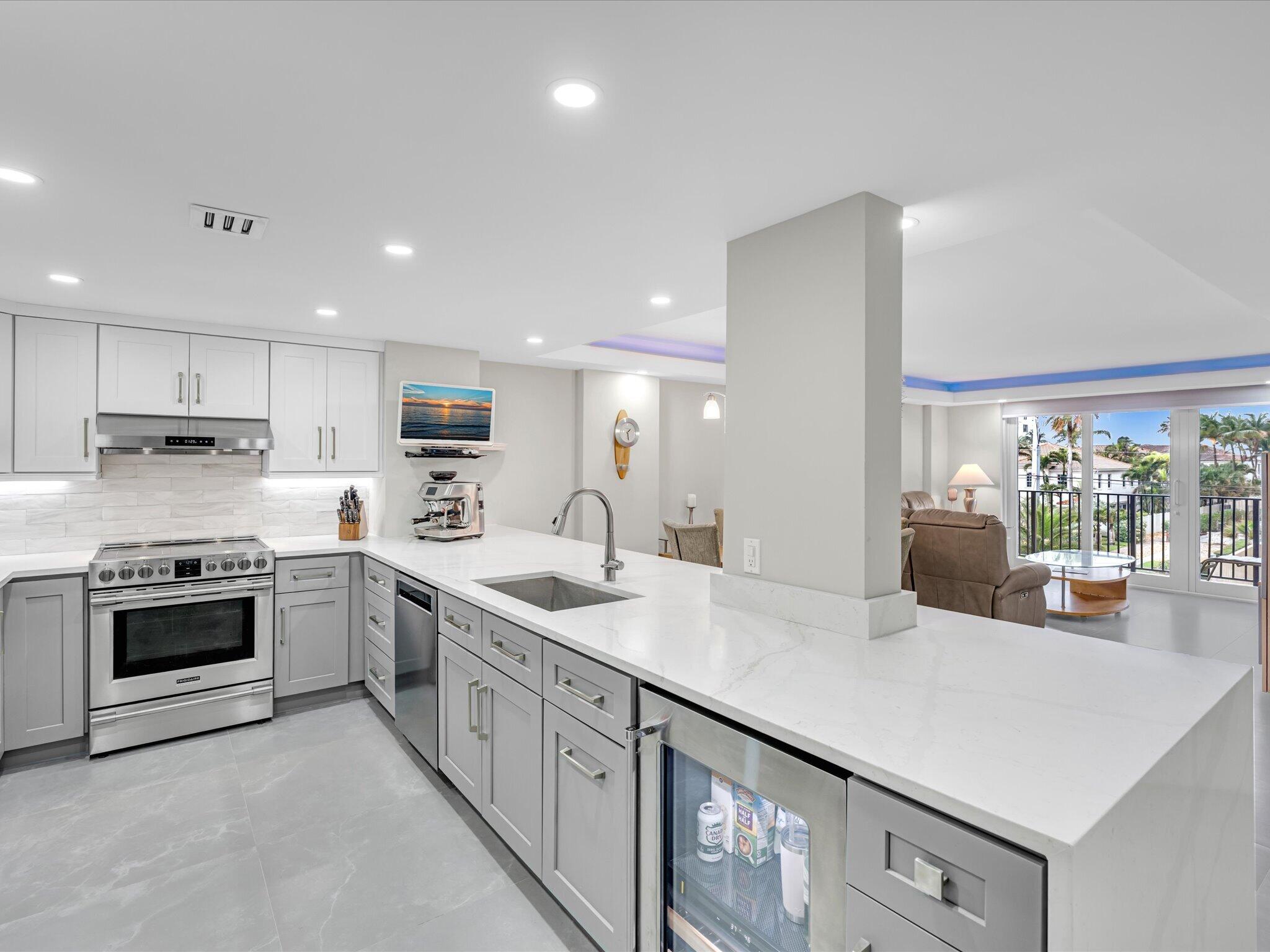 1150 Hillsboro Mile 302