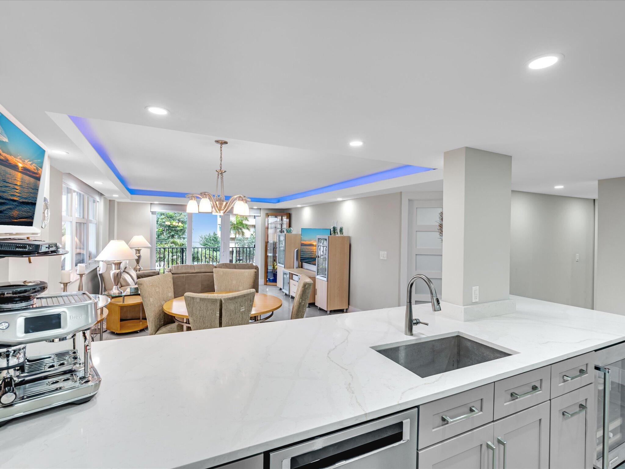 1150 Hillsboro Mile 302