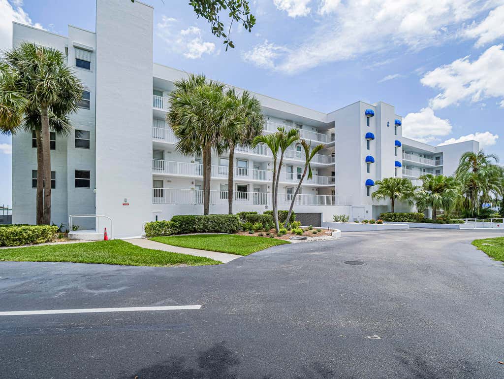 Photo of 6005 River Run Drive, Sebastian, FL 32958 (MLS # B26046929)