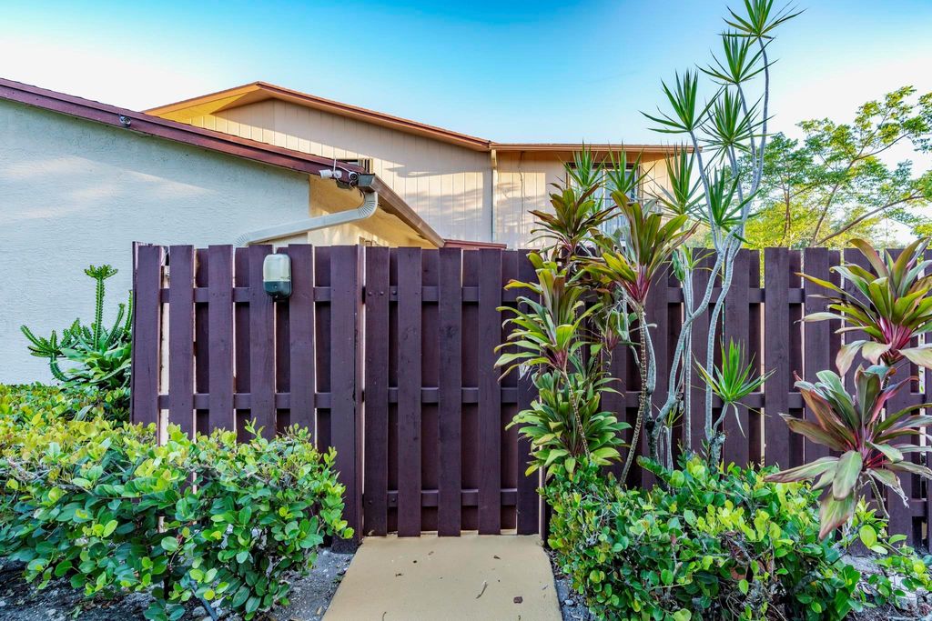 Photo of 4174 N Landar Drive #23-B, Lake Worth, FL 33463 (MLS # R11103484)