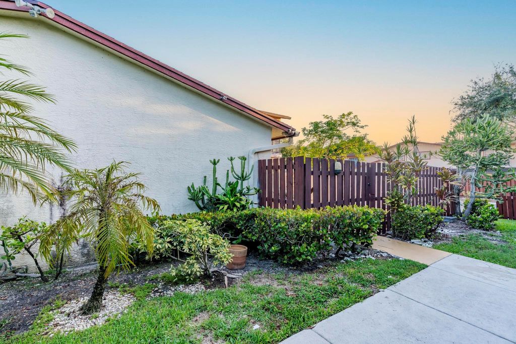 Photo of 4174 N Landar Drive #23-B, Lake Worth, FL 33463 (MLS # R11103484)