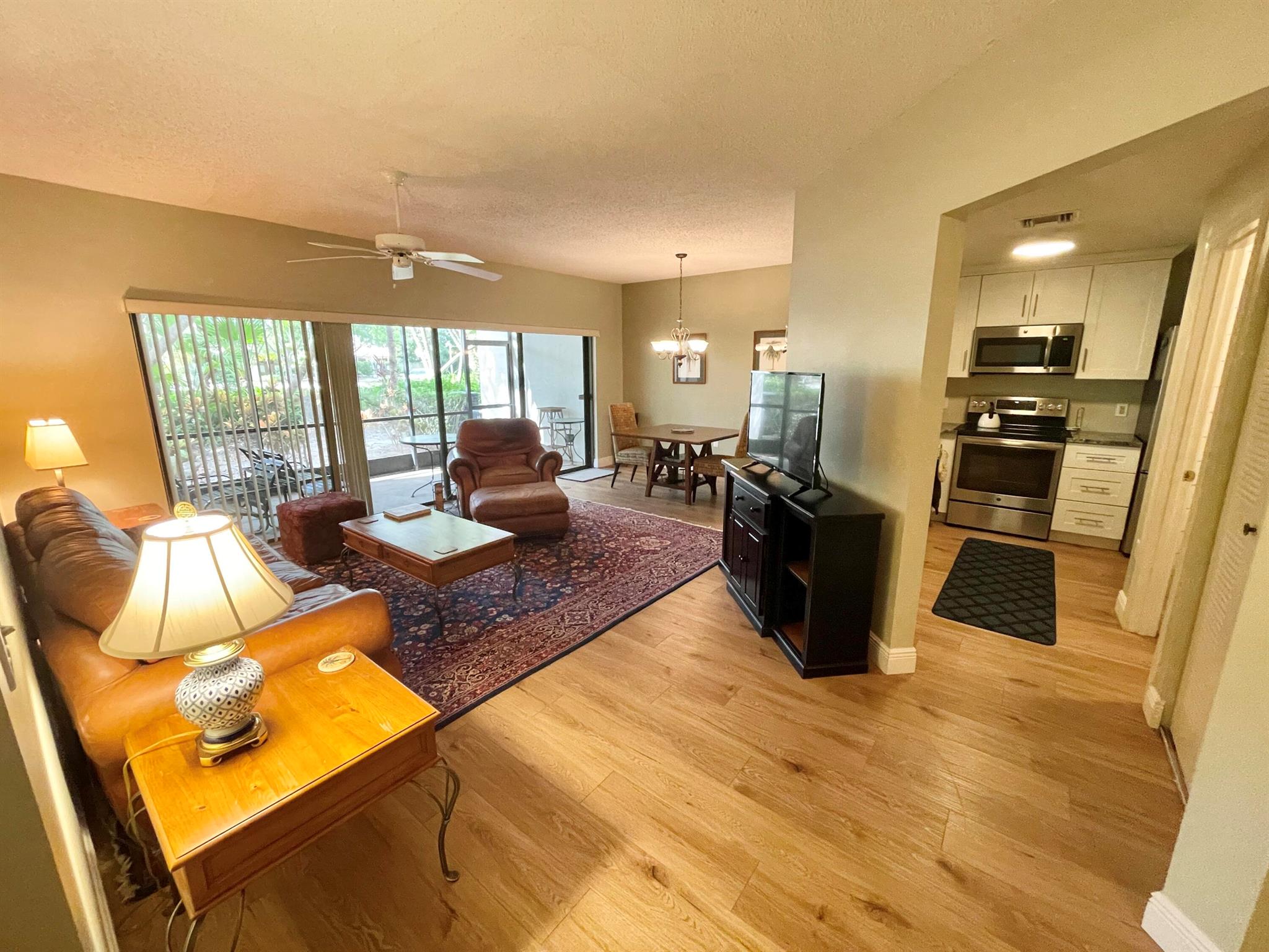 Perfect spot to call home this season. Fully renovated kitchen, lovely covered and screened patio, front privacy courtyard, just minutes from all equestrian venues, restaurants, and shopping. Bed sizes are 2 queens and one twin day bed.