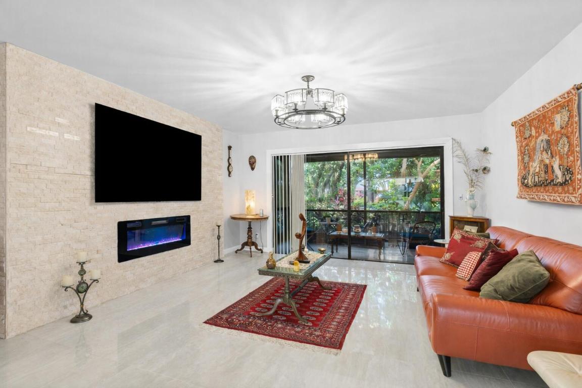 7523 Greenlake Way A