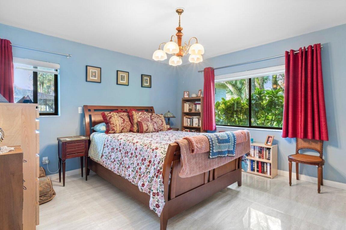 MANOR FOREST COND NO I DECL FILED 11-1-83 IN - Residential