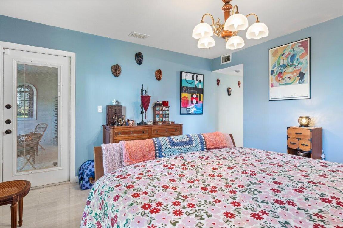 MANOR FOREST COND NO I DECL FILED 11-1-83 IN - Residential