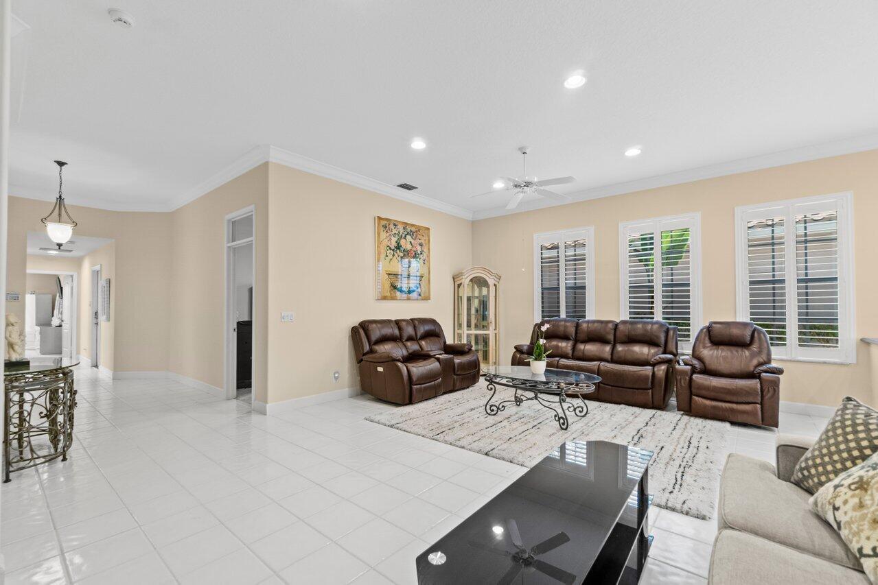 724 Pinehurst Way