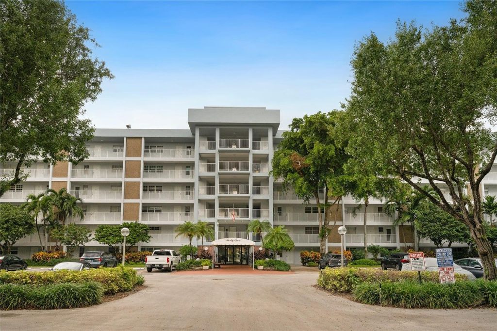 Photo of 3150 N Course Lane #204, Pompano Beach, FL 33069 (MLS # F10525126)