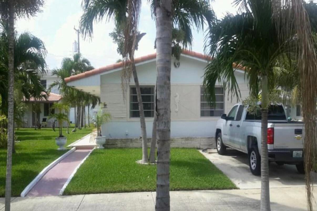 904-910 NE 10th Street