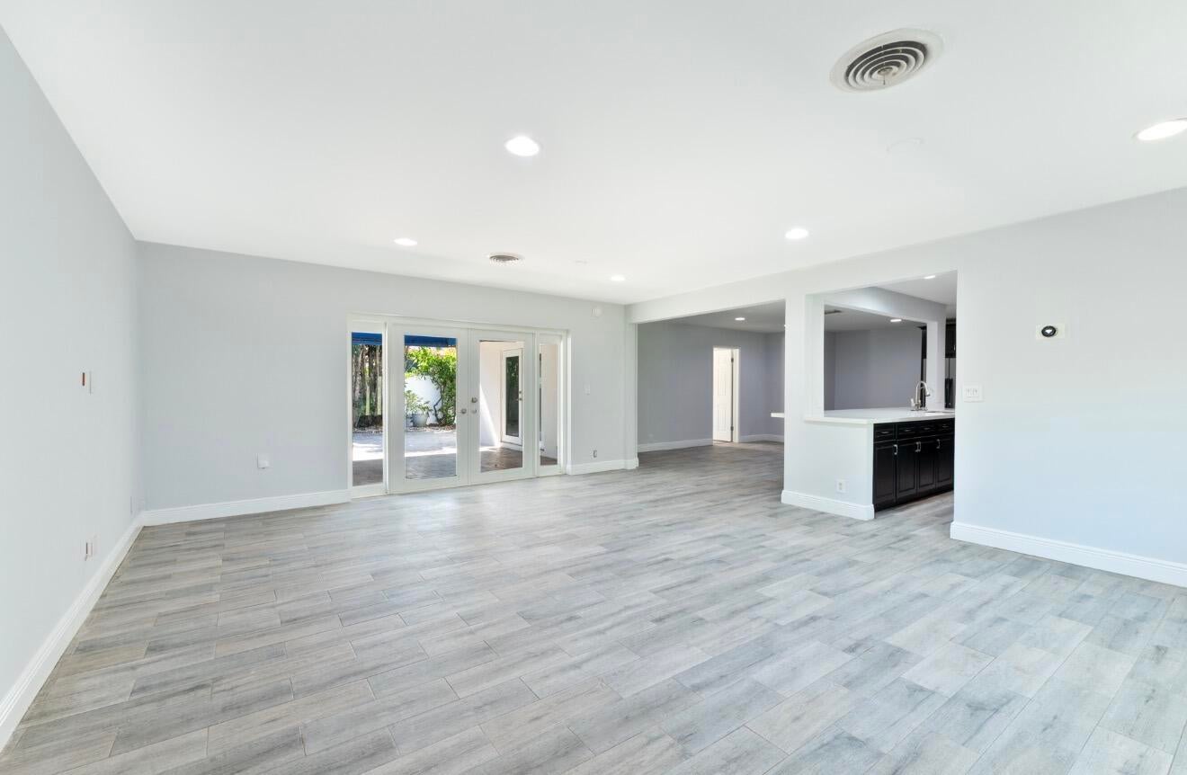 2160 NE 55TH Court