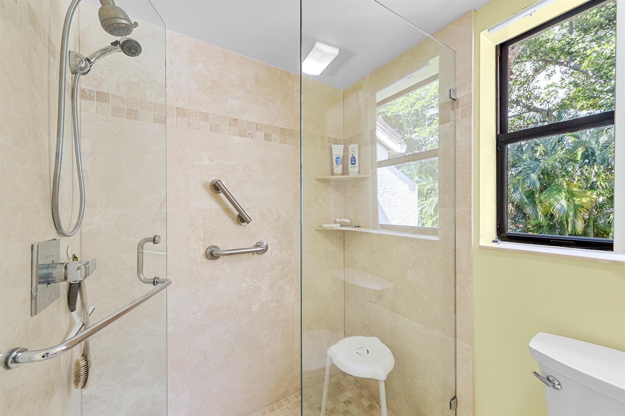 OAK HARBOUR CONDOS - Residential