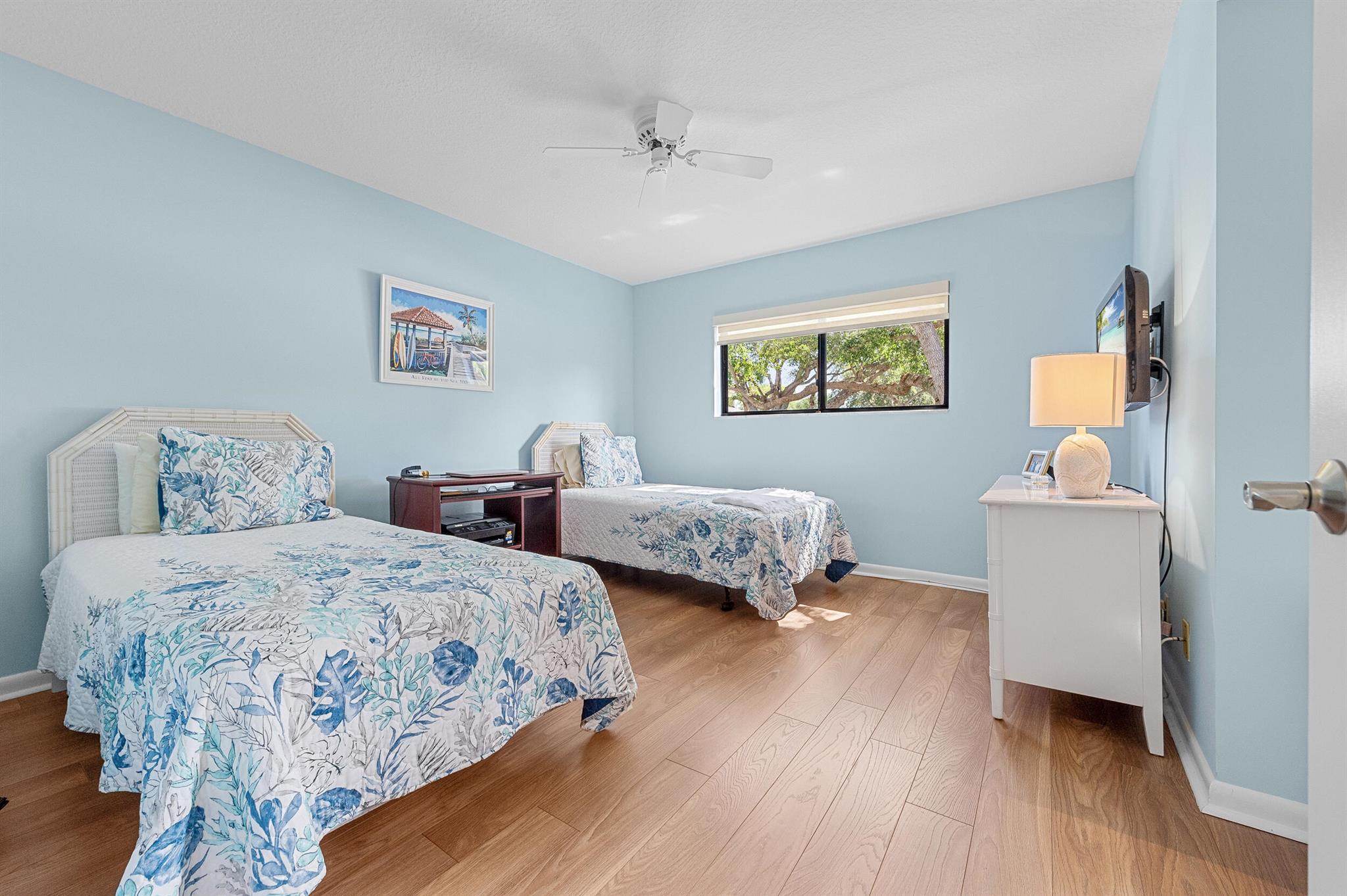 OAK HARBOUR CONDOS - Residential