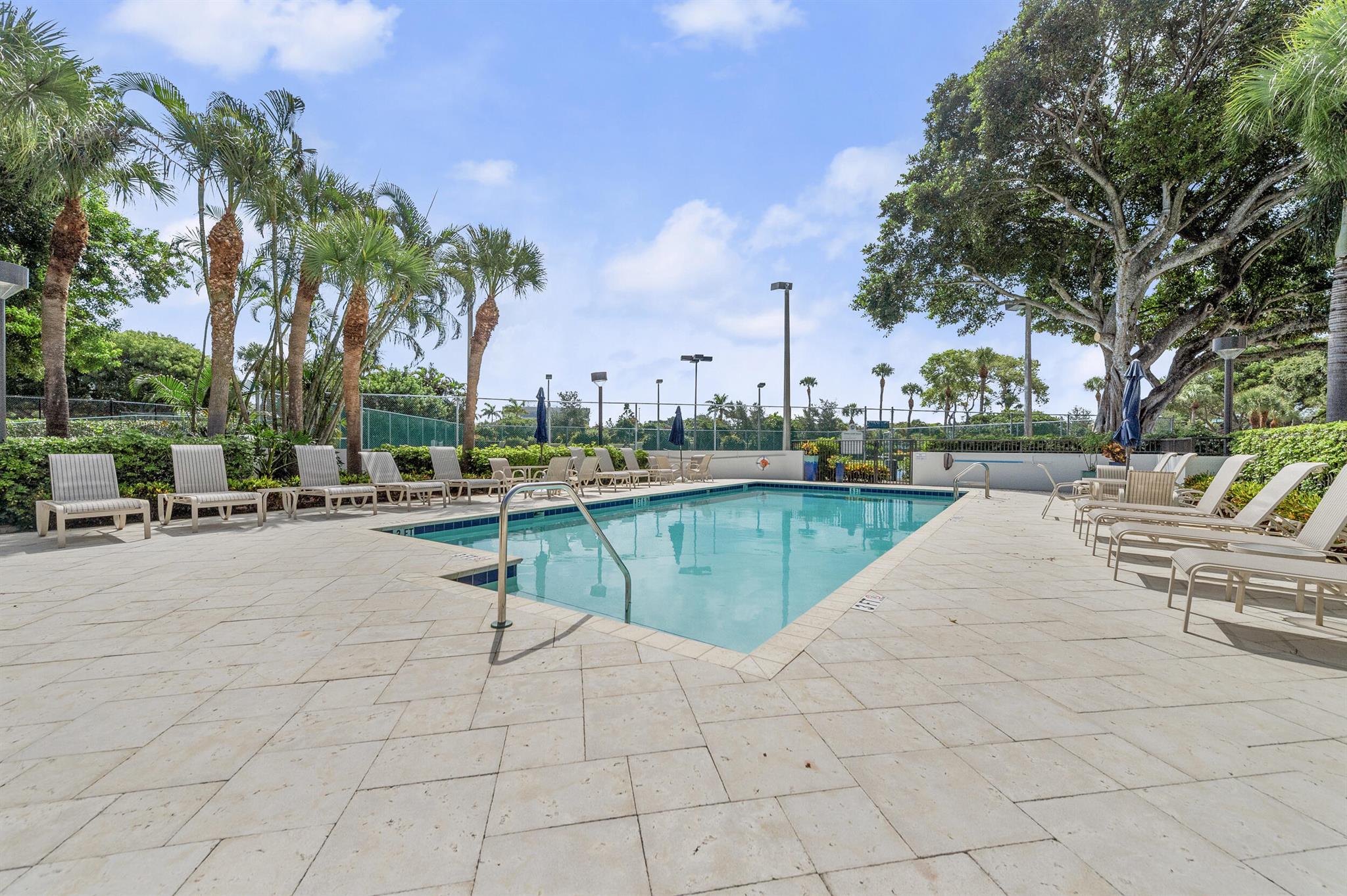 OAK HARBOUR CONDOS - Residential