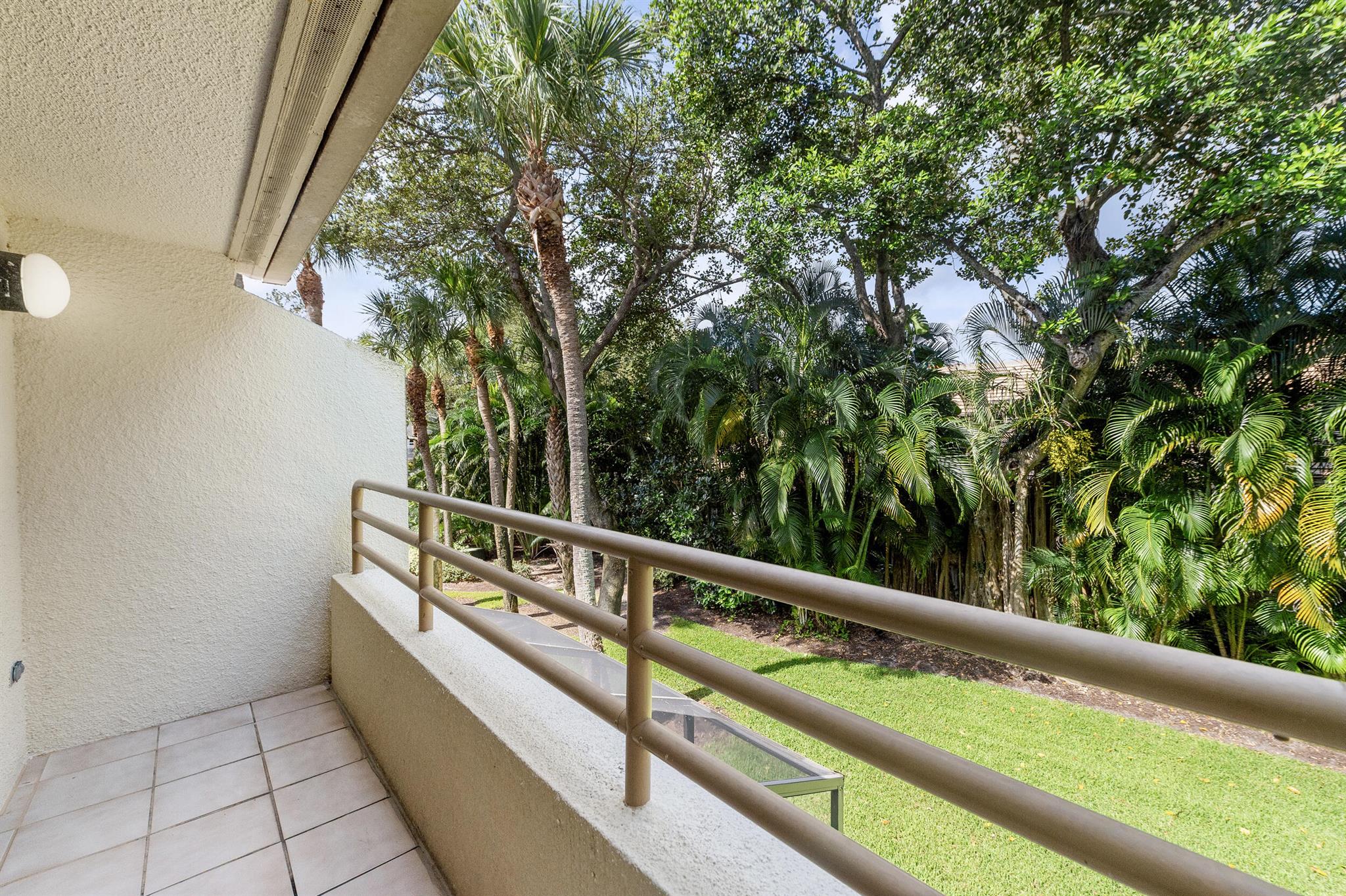 OAK HARBOUR CONDOS - Residential