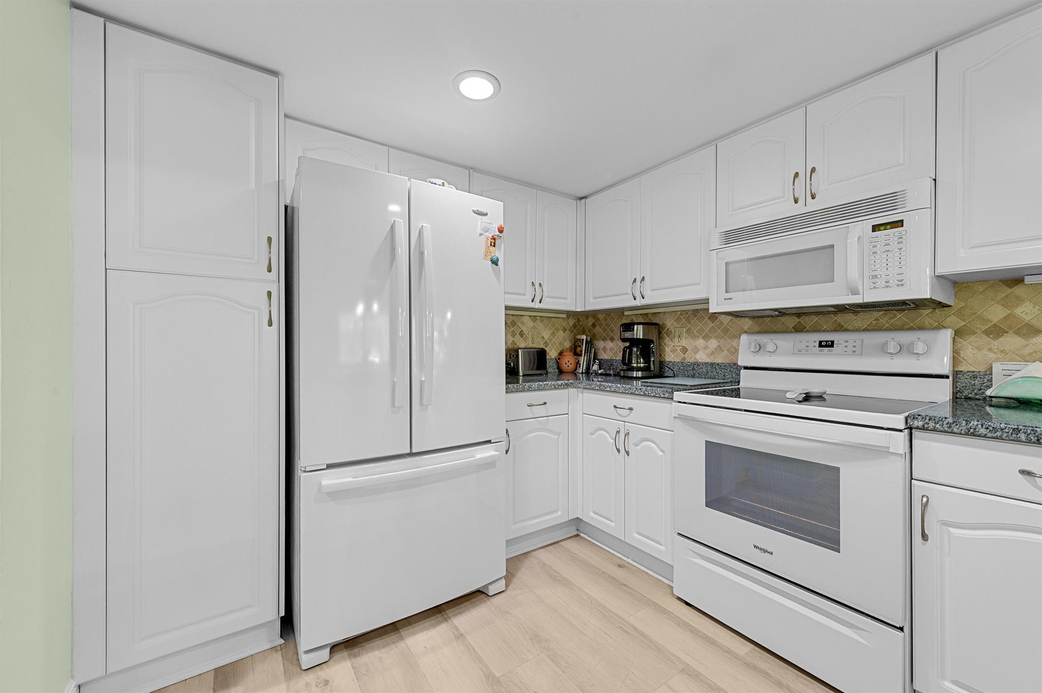 OAK HARBOUR CONDOS - Residential