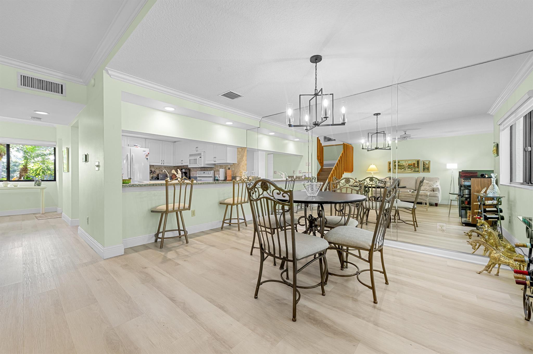 OAK HARBOUR CONDOS - Residential