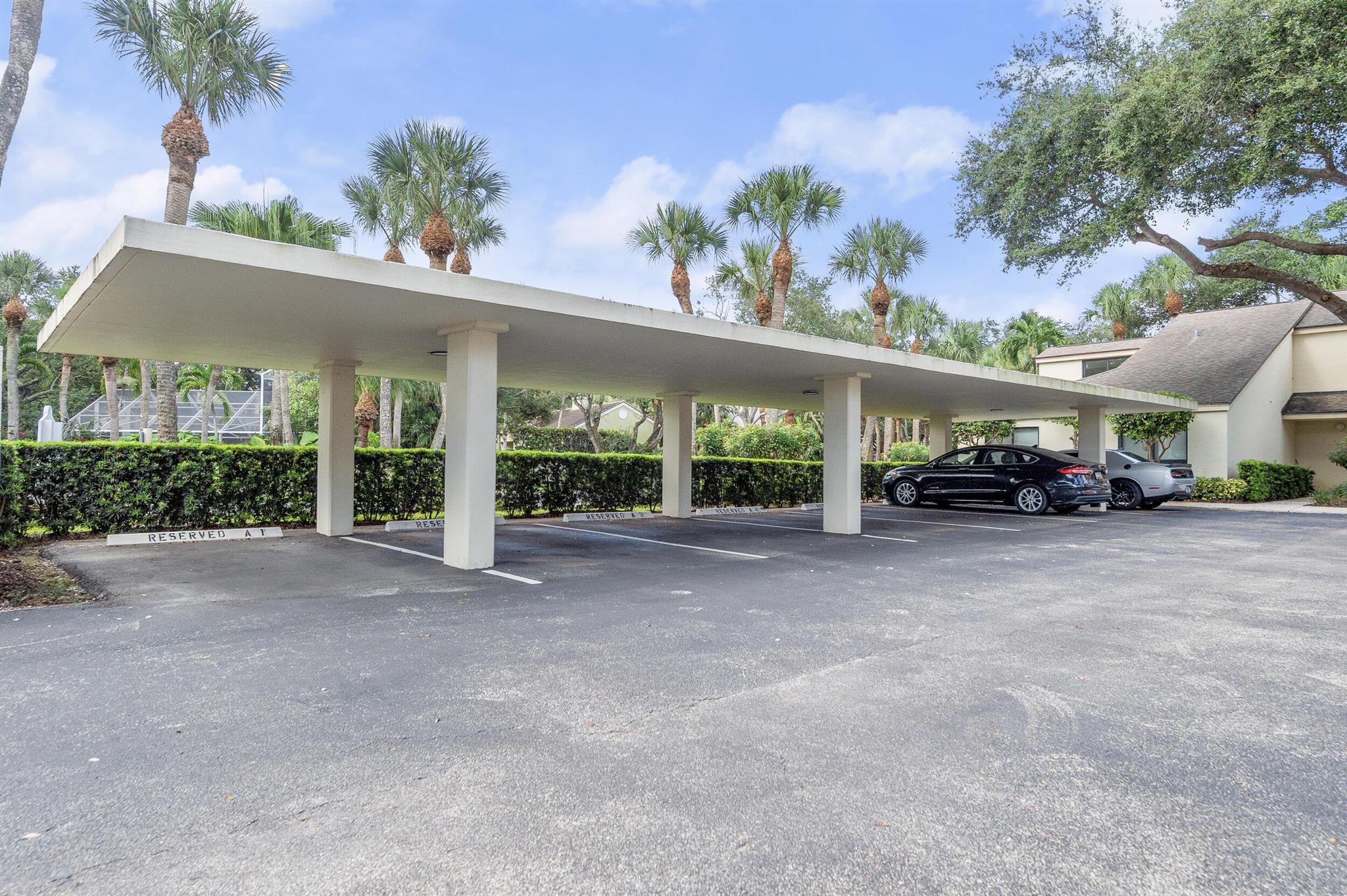 OAK HARBOUR CONDOS - Residential