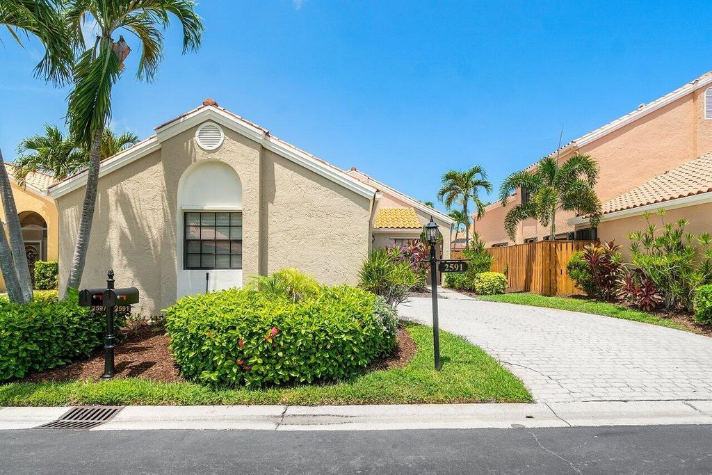 Photo of 2591 La Lique Circle, Palm Beach Gardens, FL 33410 (MLS # R10998853)