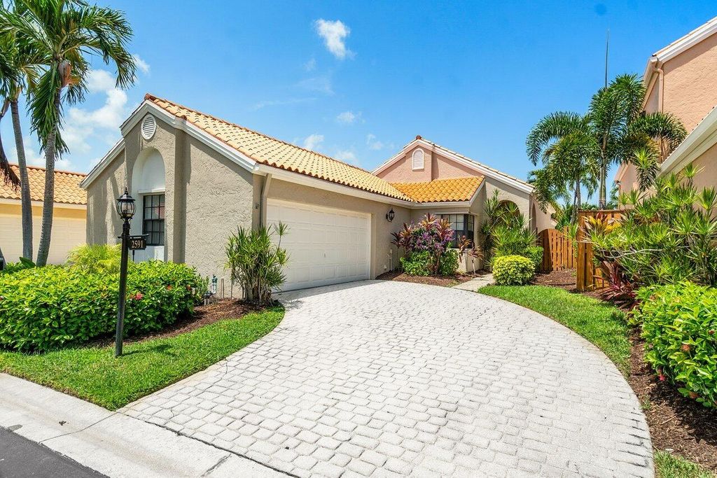 Photo of 2591 La Lique Circle, Palm Beach Gardens, FL 33410 (MLS # R10998853)