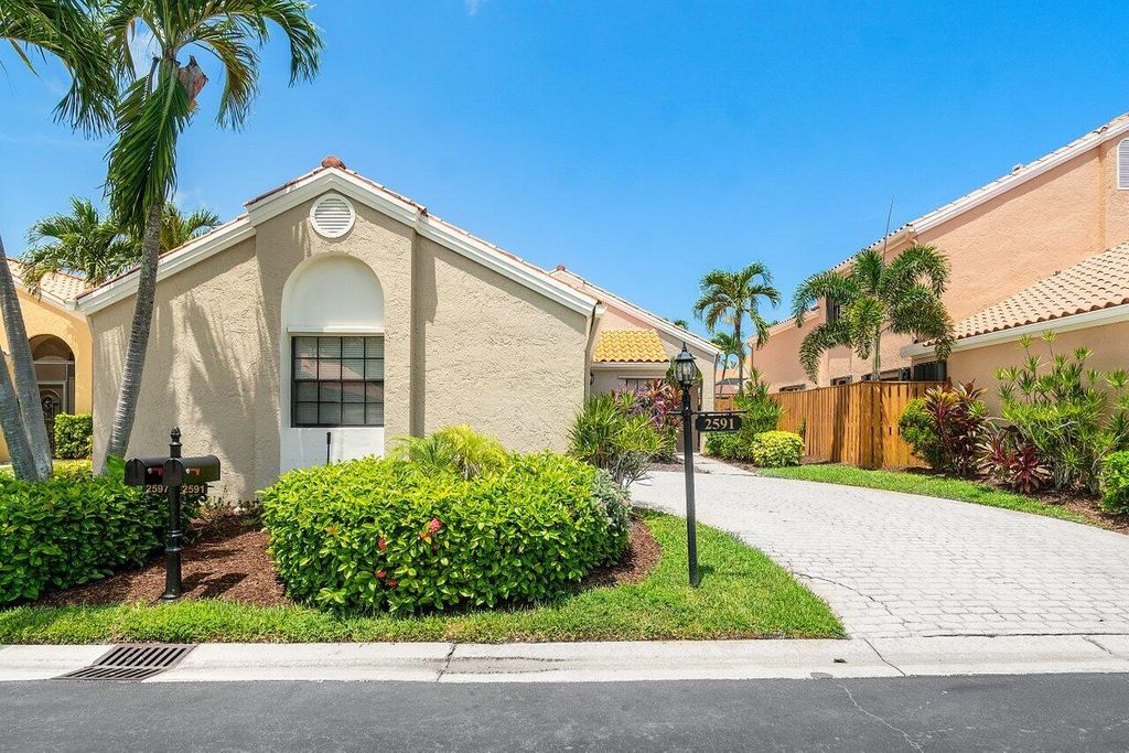 Photo of 2591 La Lique Circle, Palm Beach Gardens, FL 33410 (MLS # R10998853)