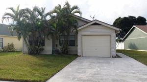 This single family house in a great location within Lakeside Green with a large yard on lake and is practically ready for move in following a rehab upgrade. Spacious one car garage for storage or vehicle. Screen enclosure on patio with a nice lake view, home includes lawn care. Property close to schools and shopping stores.