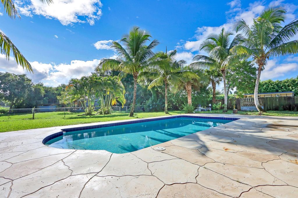 Photo of 11074 Monet Woods Road, Palm Beach Gardens, FL 33410 (MLS # R11109854)