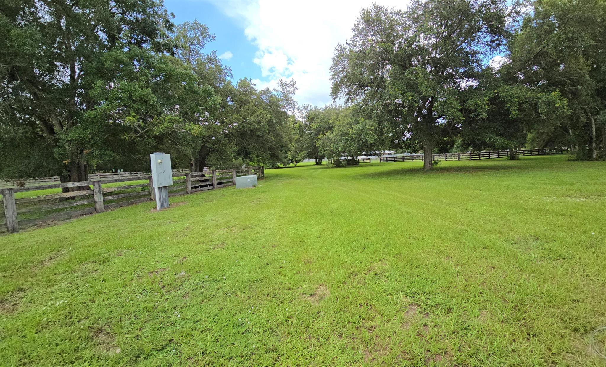 CONNERS GABLES - Land