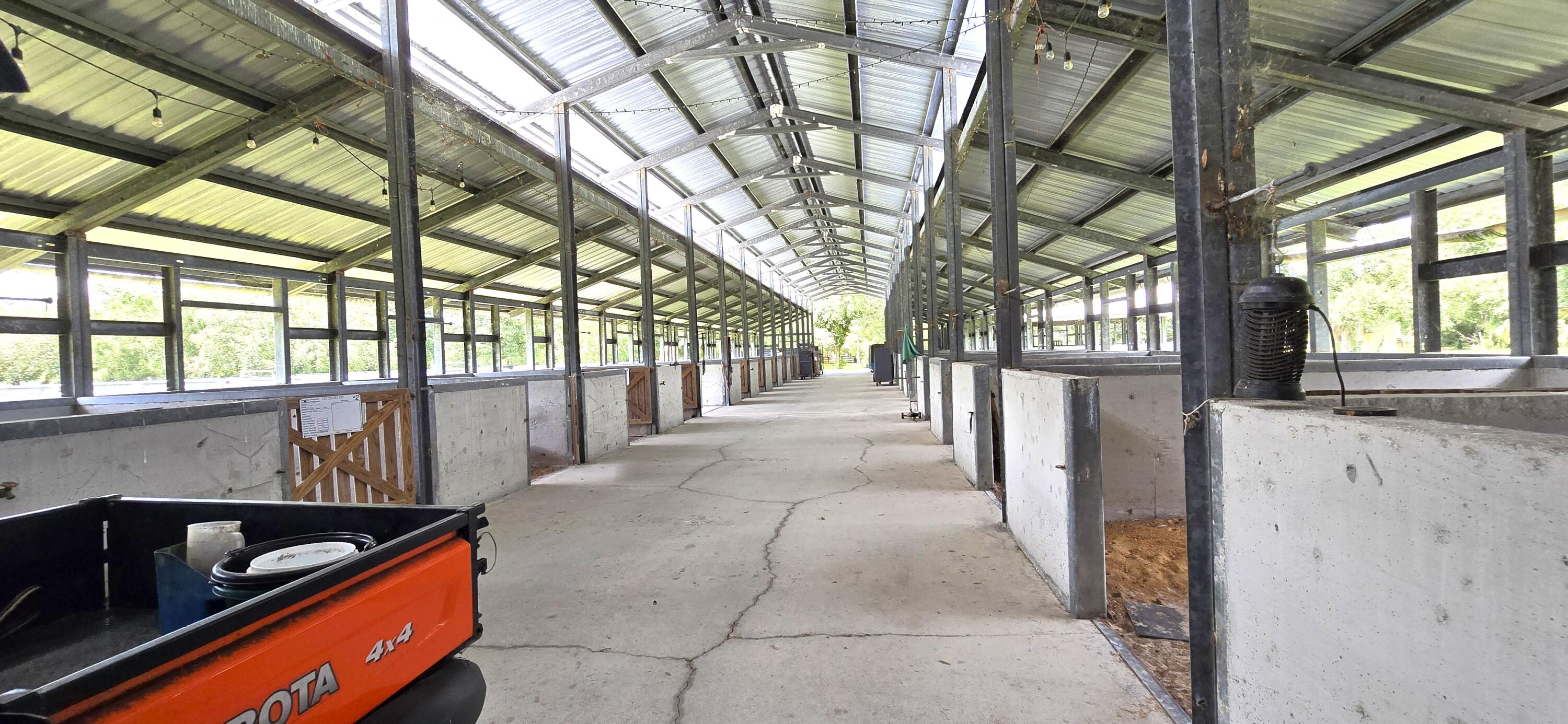 CONNERS GABLES - Land