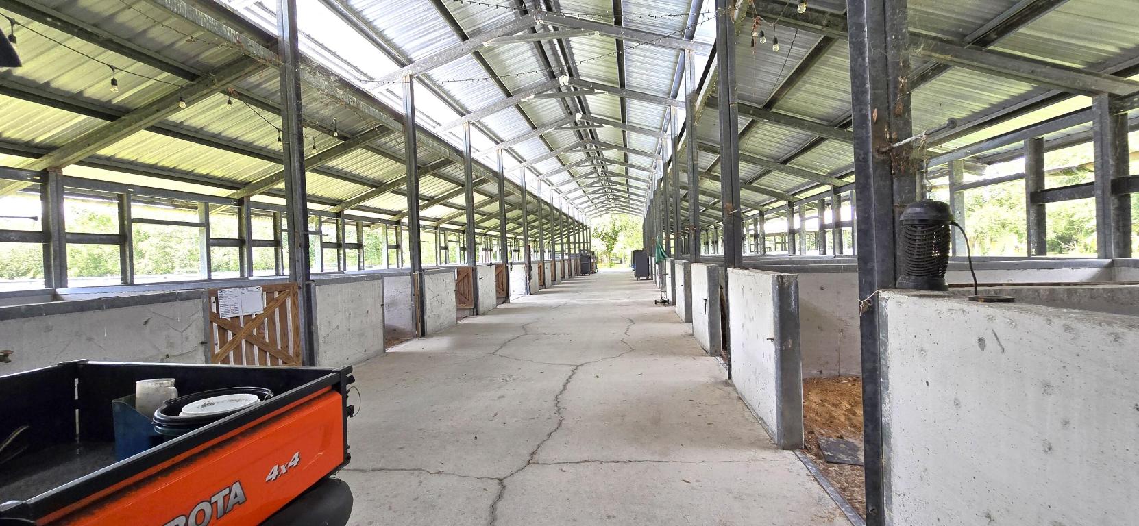 CONNERS GABLES - Land