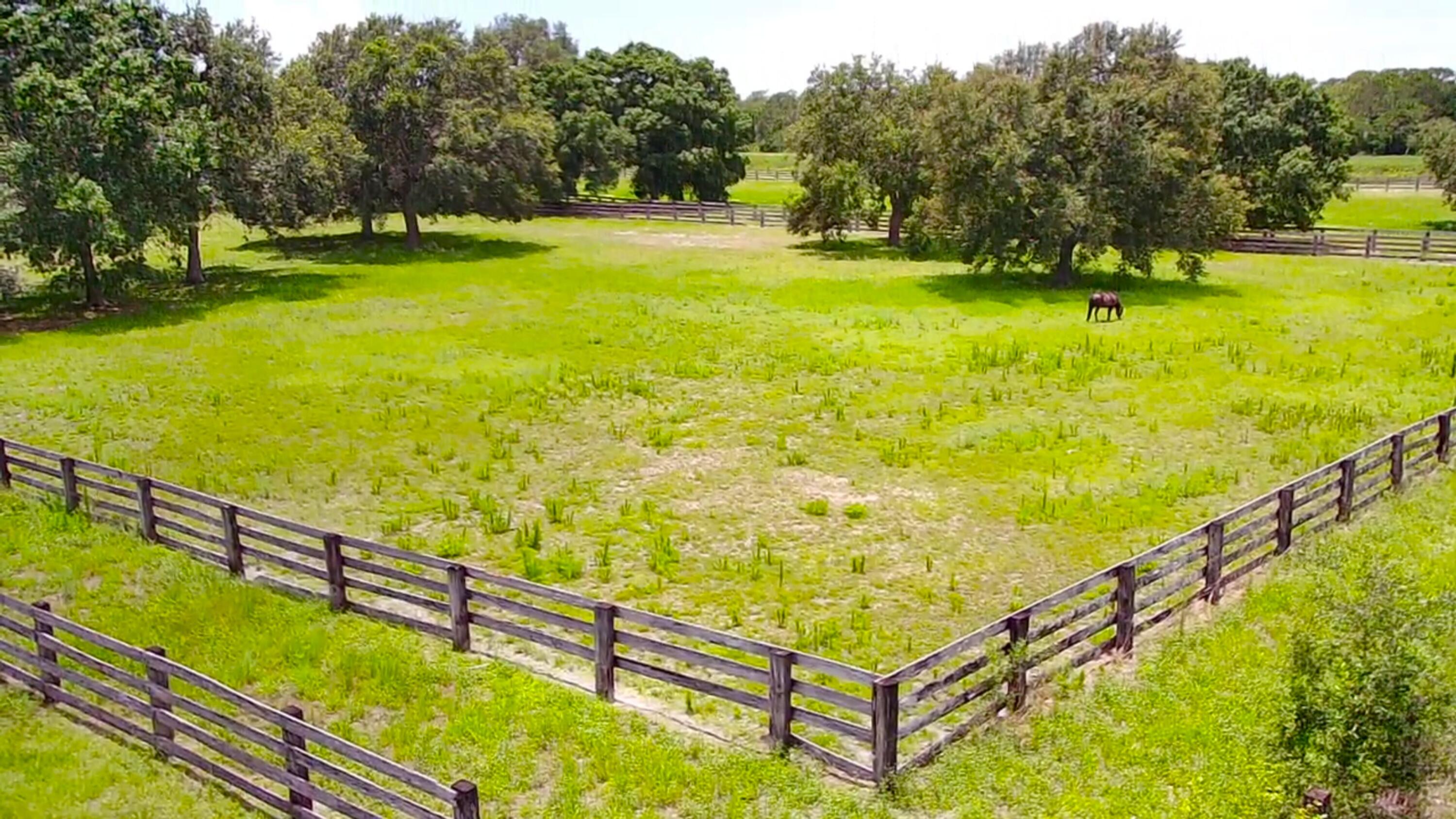 CONNERS GABLES - Land