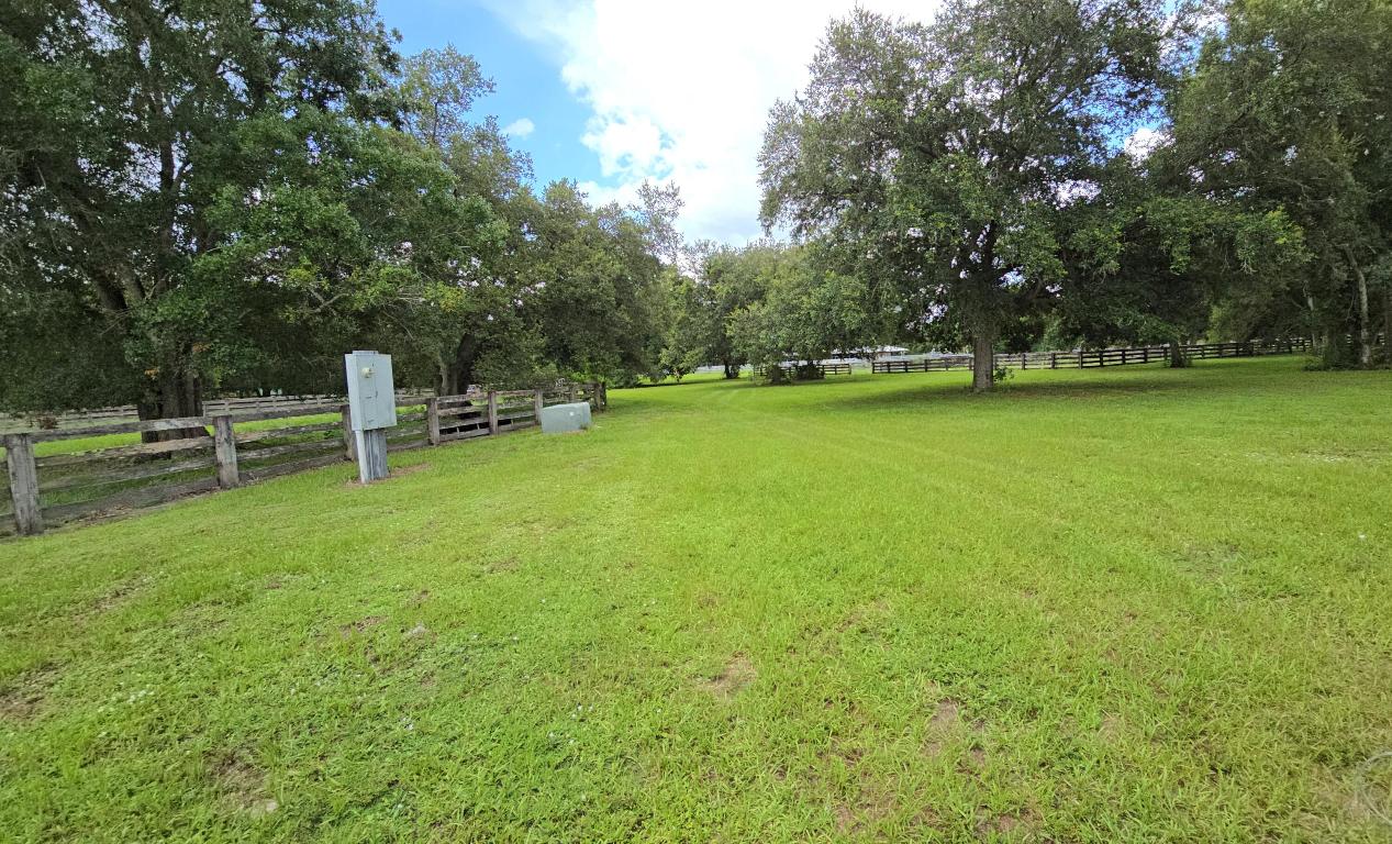 CONNERS GABLES - Land