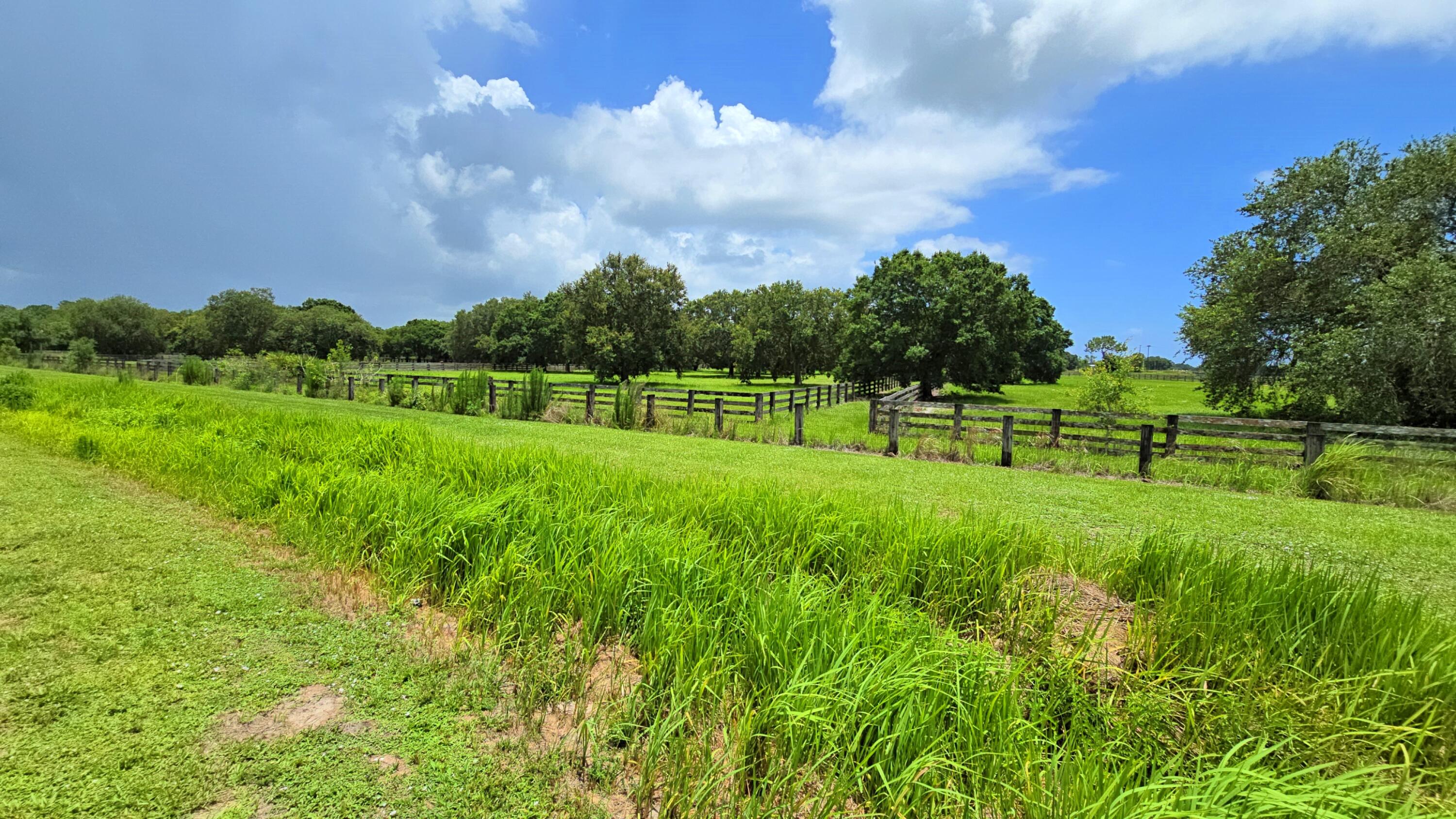 CONNERS GABLES - Land