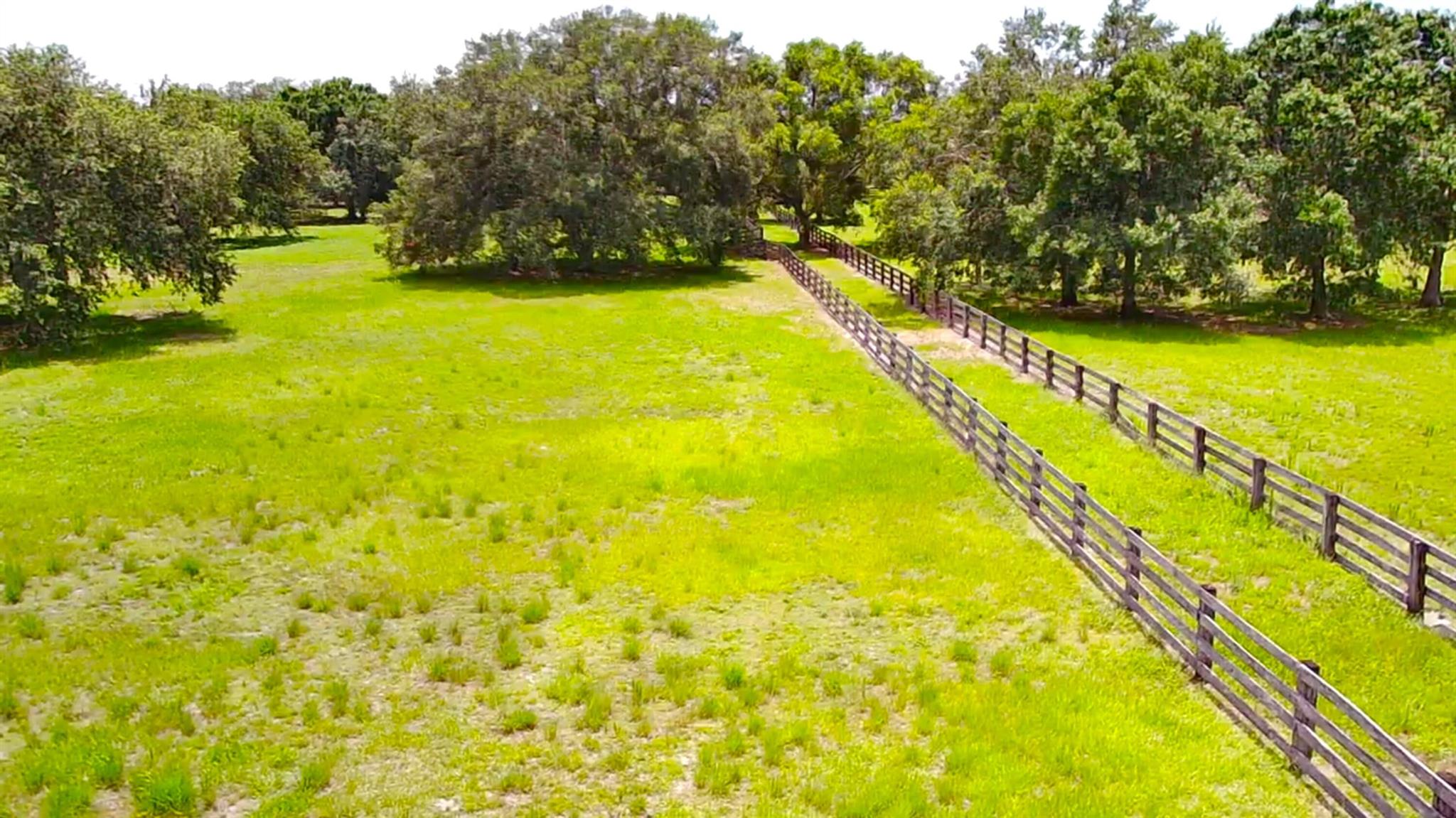 CONNERS GABLES - Land