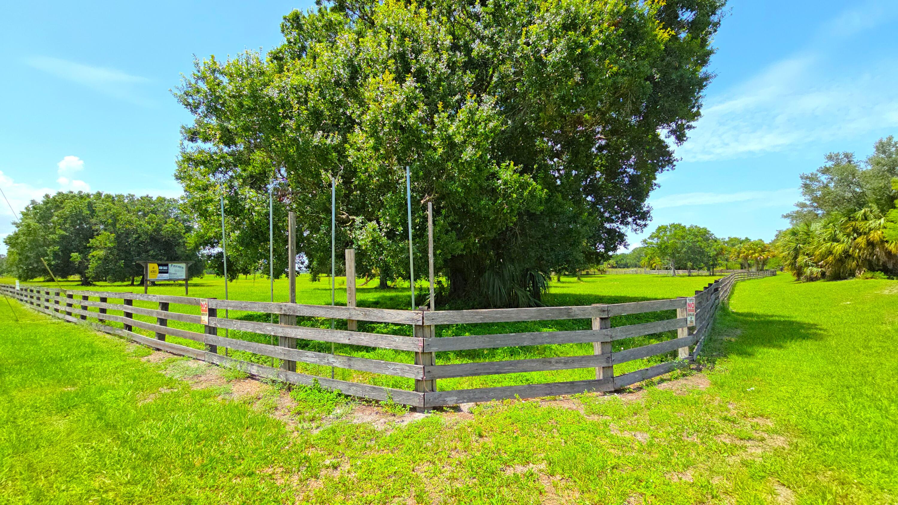 CONNERS GABLES - Land