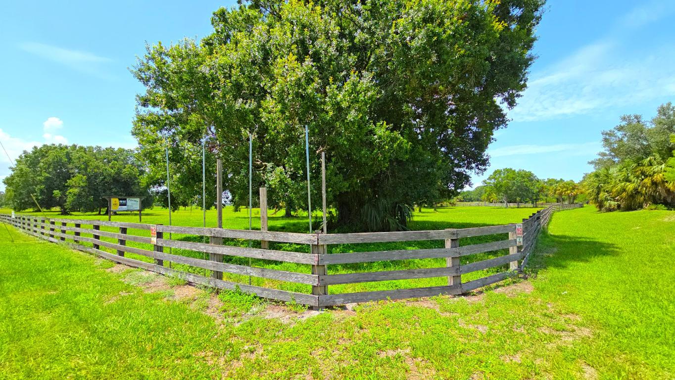 CONNERS GABLES - Land