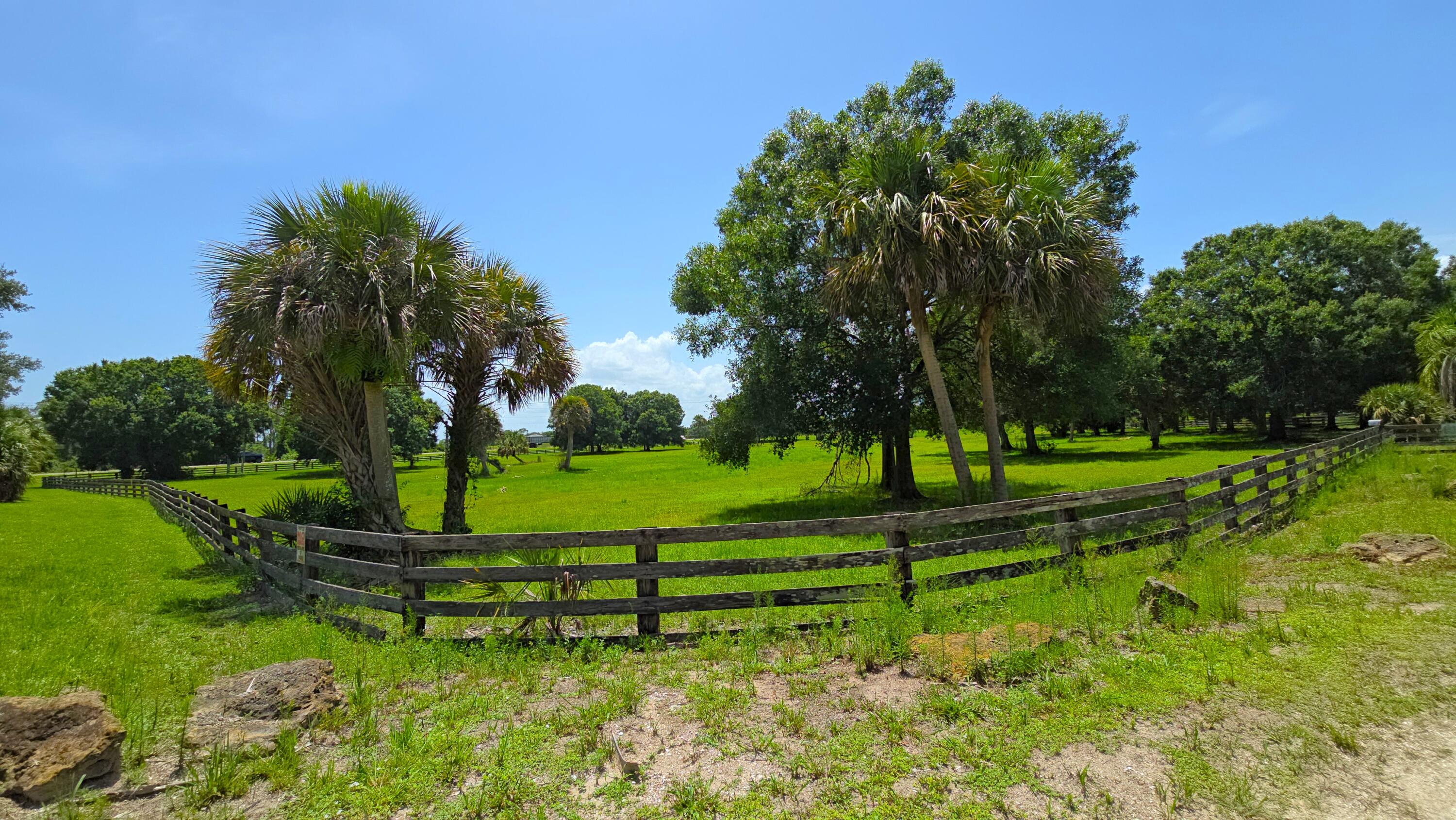 CONNERS GABLES - Land