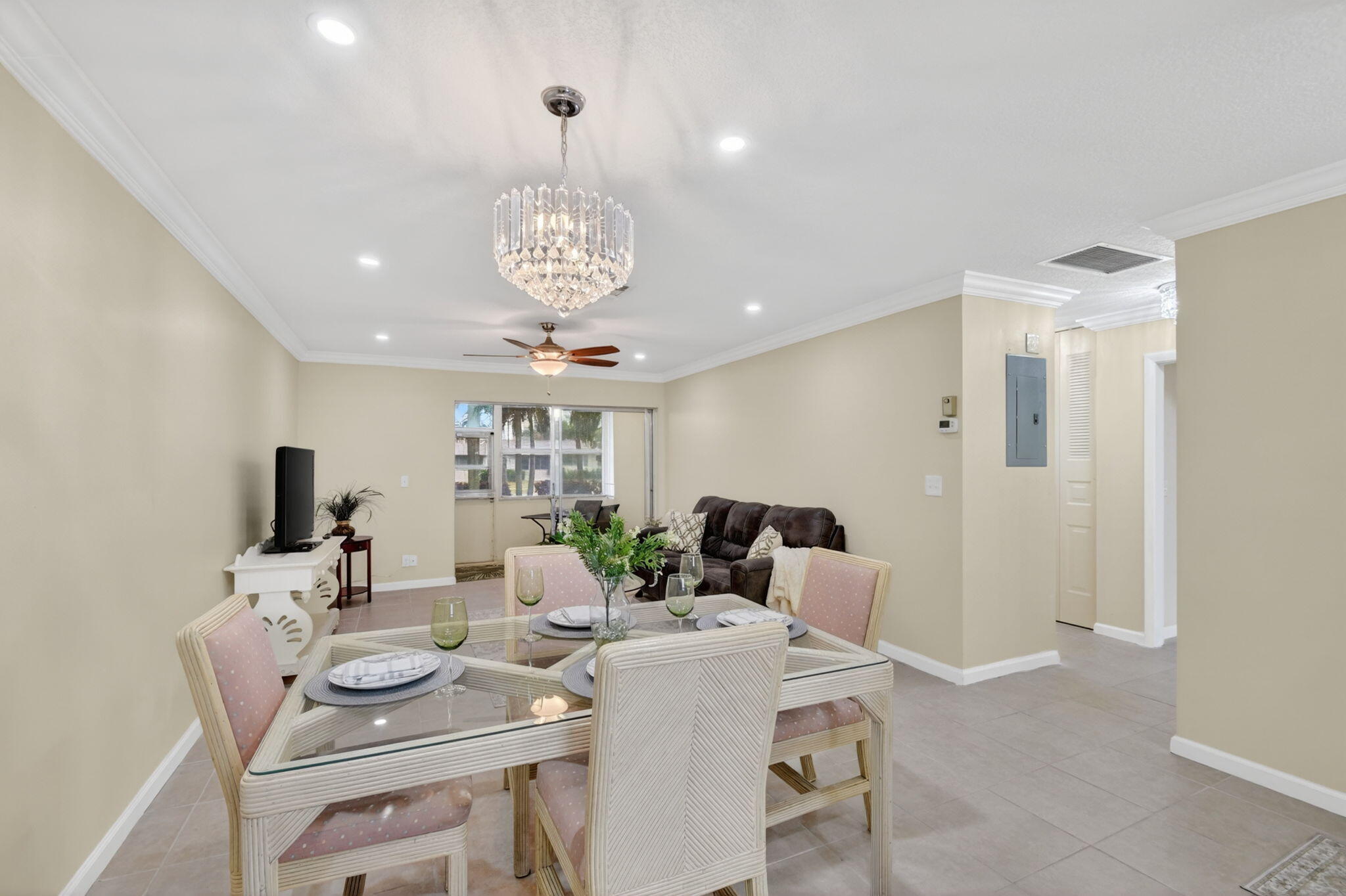CRESTHAVEN VILLAS  NO 28 - Residential