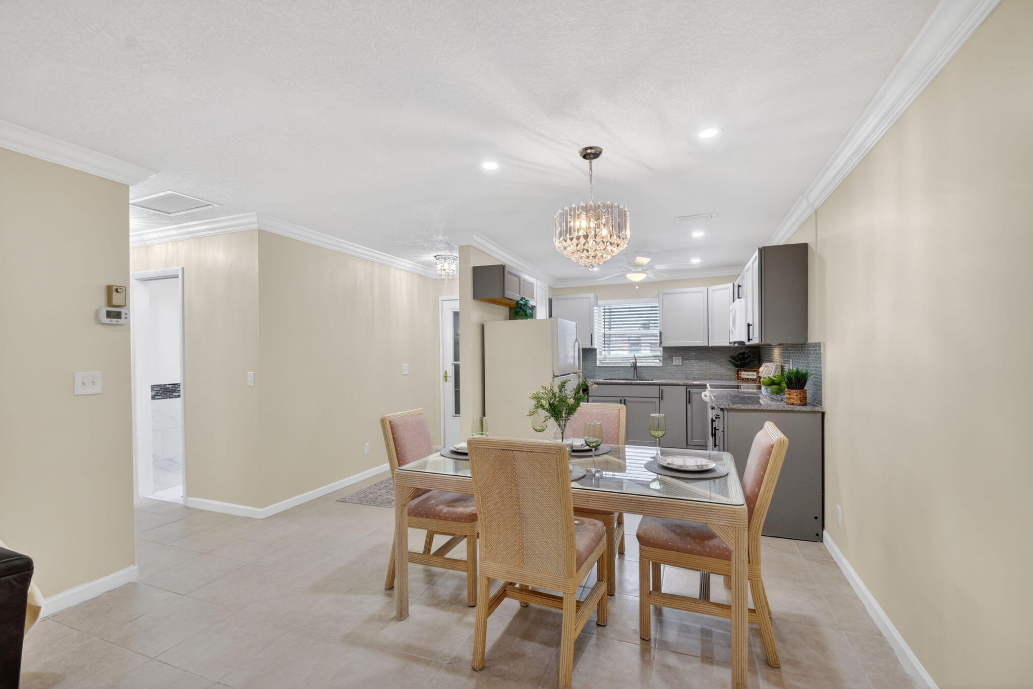 CRESTHAVEN VILLAS  NO 28 - Residential