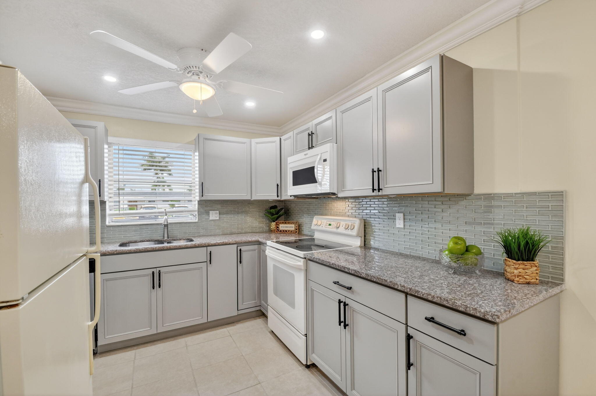 CRESTHAVEN VILLAS  NO 28 - Residential