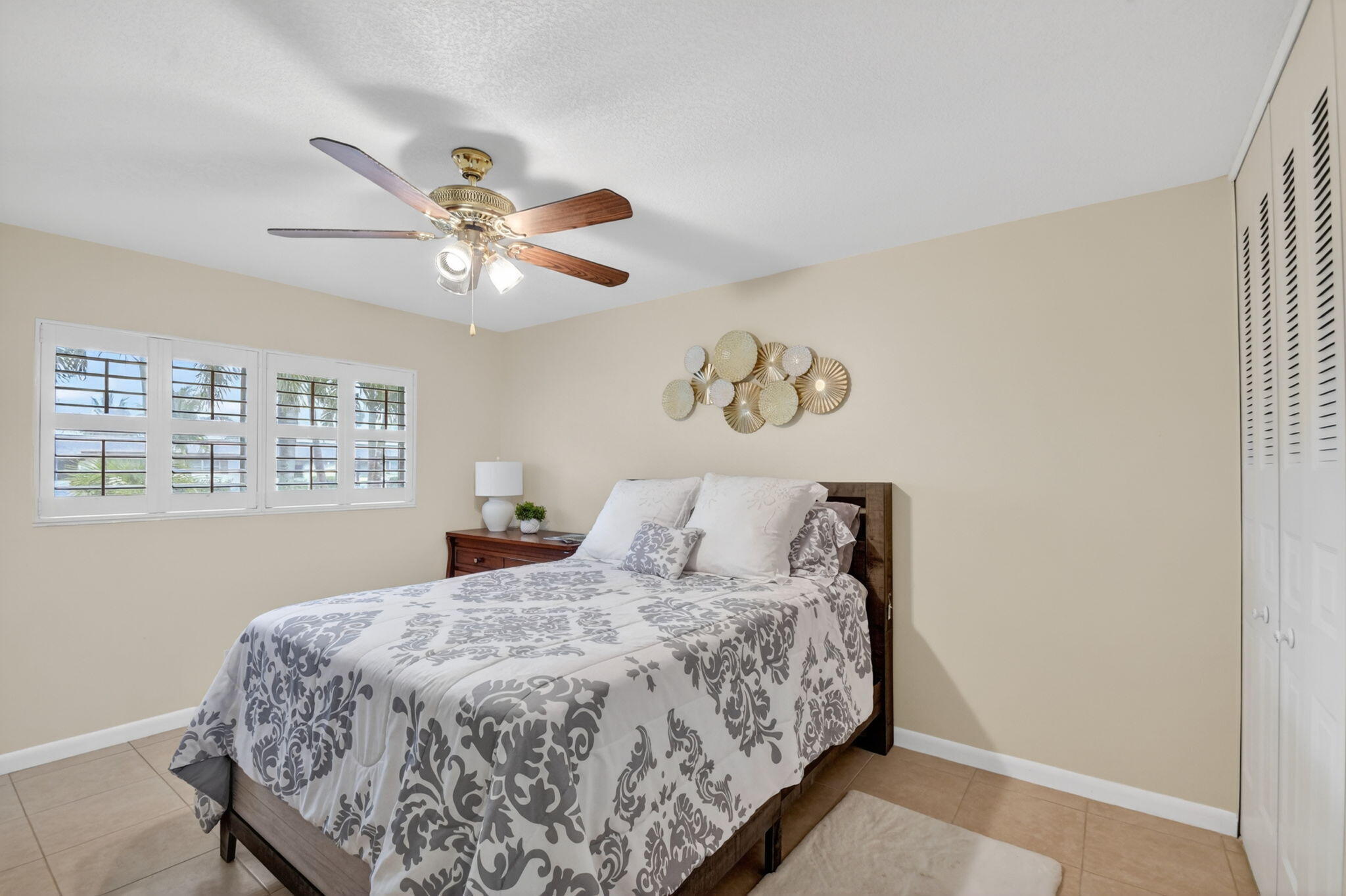 CRESTHAVEN VILLAS  NO 28 - Residential